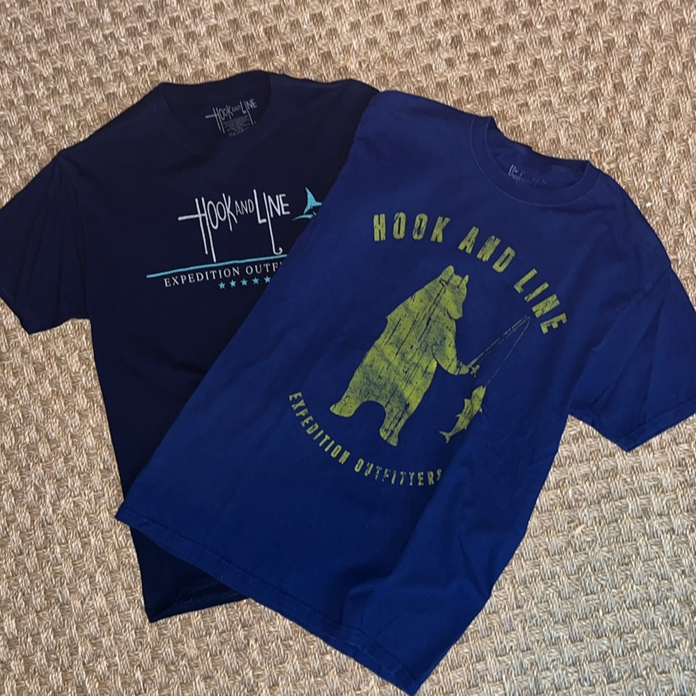 2 Men's Hook and Line Graphic Blue T-Shirts Size Medium
